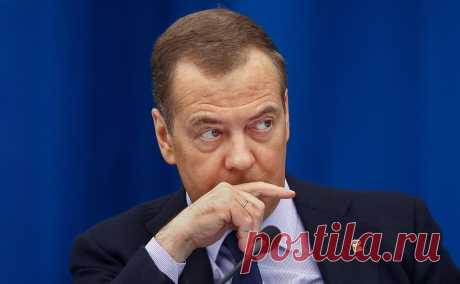 Медведев ответил потребовавшим от МУС ордера на его арест правозащитникам. Неправительственные организации, подобные Международной федерации прав человека (FIDH), являются пособниками террористов, заявил заместитель председателя Совета безопасности Дмитрий Медведев в соцсети X (ранее Twitter).