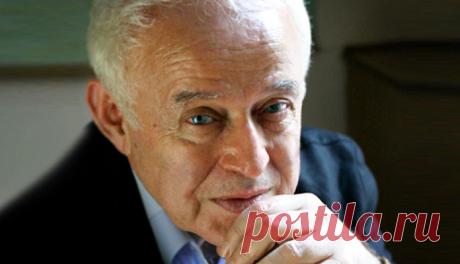 Глупость очень часто надевает маску эмоциональности. Глупый человек в ответ на упреки о неверном поведении заявляет: «Я – эмоциональный человек!» Имеются в виду отрицательные эмоции: гнев, страх, тревога, тоска. Психологи давно уже установили, что дефицит информации и неумение оценить ситуацию вызывают сильные отрицательные эмоции и у умного, и глупца. Но умный человек из своих неудач делает выводы, приобретает опыт, и в следующий раз эта же ситуация становится для него обычной, и…