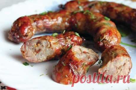 Домашняя колбаска в фольге. Намного вкуснее магазинной Колбасу любят все, но далеко не вся колбаса полезна. Не известно что производители добавляют в свои продукты. Сегодня мы будем делать домашнюю колбаску в фо