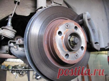 Как своими руками поменять тормозные колодки