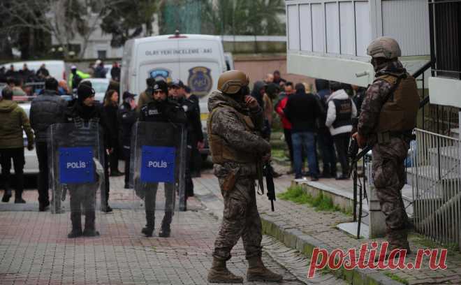 В нападении на храм в Стамбуле заподозрили граждан России и Таджикистана. После стрельбы в католической церкви полиция Стамбула провела обыски по 30 адресам; задержаны 47 человек, в том числе россиянин и таджикистанец. В результате атаки погиб гражданин Турции