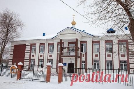 При участии Церкви в Самаре открылся центр по уходу за тяжелобольными людьми 

Центр по уходу не единственный проект Елизавето-Варваринского сестричества Самары. Всего в сестричестве 82 сестры милосердия. Они оказывают помощь пациентам в крупнейших больницах Самарской области – Городской клинической больнице №4, Клинике Медуниверситета, Госпитале ветеранов войн. Также сестры милосердия ухаживают за лежачими больными на дому.

В планах центра - организовать проект сопровожд...