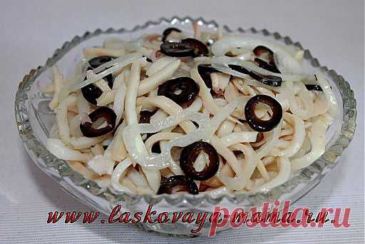 Простой и вкусный салат из кальмаров