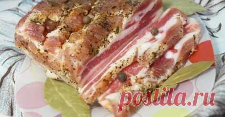 Засоленное сало по-одесски - БУДЕТ ВКУСНО! - медиаплатформа МирТесен Раз в год к нам приезжает тетя из Одессы и забивает нашу морозилку своим особенным салом. Честно говоря, сало в моей семье не любит никто, но от этого продукта не сможет отказаться даже волевой человек. Сало по-одесски — это отдельный вид искусства. Мы угощали соседей и друзей, и все как один
