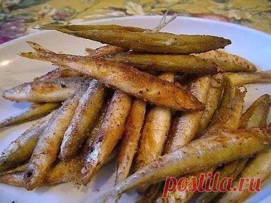 Как жарить мойву в духовке!!! 
Сейчас многие мойву жарят в духовке. Это быстро и удобно, к тому же никаких брызг