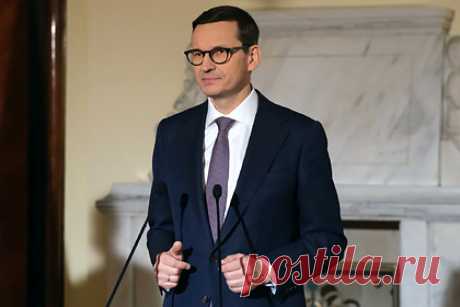 Премьер-министр Польши признал русофобию мейнстримом. События на Украине привели к становлению русофобии мейнстримом. Премьер-министр Польши Матеуш Моравецкий признал русофобию в Польше очевидностью, в которой функционирует страна. «Польша устанавливает здесь стандарты определенного рода. То, что ранее называлось русофобией, сегодня уже является мейнстримом», — сказал он.