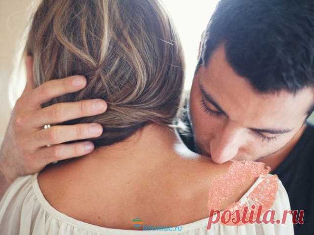 В щечку, в лоб, в губы: О каких чувствах расскажет поцелуй