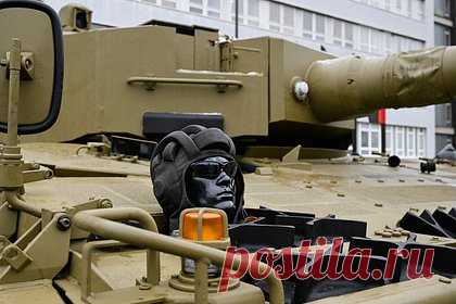 В Германии потребовали поставить Украине танки. Германия должна поставить Украине боевые танки западного производства, проявив «лидерские качества на европейском уровне», считает лидер оппозиционной партии Христианско-демократический союз (ХДС) Фридрих Мерц. «Поддержка Украины бронетранспортерами и боевыми танками не продлит эту войну, а сократит ее», — считает он.