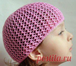 Ажурная шапочка-берет на весну спицами.