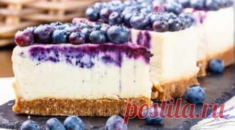 ТОП-5 чизкейков без выпечки 

1. Шоколадный чизкейк  

Ингредиенты: 

Песочное печенье — 150 г 
Сливочное масло — 50 г 
Сахар — 100 г 
Сливки для взбивания — 120 мл 
Горький шоколад — 150 г 
Какао-порошок — 2 ст. л. 
Сливочный сыр — 200 г 

Приготовление: 

1. Шоколад растопить на водяной бане, установив миску над кастрюлей с кипящей водой, и затем остудить. 
2. Измельчить печенье в крошку в блендере. Смешать с растопленным маслом и 1 ст. л. сахара и хорошо перемешать. Пол...