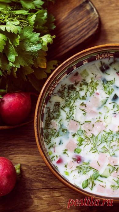 Окрошка «Осенняя» Ингредиенты:  Картофель отварной 5 шт   Яйца вареные 5 шт  Колбаса 300 гр  Огурцы 3 шт   Лук зелёный 1 пучок  Укроп 1/2 пучка  Кефир 3,2% 1 литр  Сметана 20% 4 ст.л  Соль 1...
