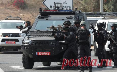 NYT сообщила о провале разведки Израиля из-за внезапного нападения ХАМАС. Разведка Израиля не получила данных о подготовке ХАМАС нападения на страну, оно застало ее врасплох, пишет NYT. Хотя Израиль тщательно отслеживает деятельность движения, ХАМАС все равно смог скрыть готовящееся вторжение