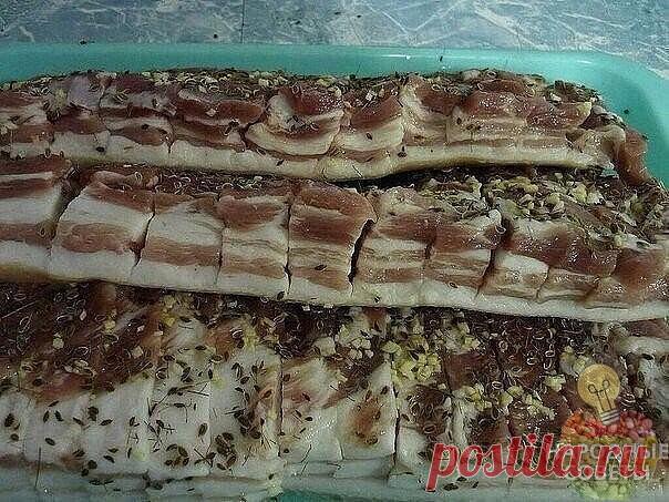 Сало - люкс!!! 

На 1 литр воды один стакан соли и половина стакана сахара , лавр. лист ( не жалеть!), перец горошек , довести до кипения и остудить . Вот этим рассолом залить сало. Сало можно сразу пересыпать чесноком. День стоит дома потом в холодильник примерно на сутки. Потом выложить на полотенце чтоб рассол сбежал. Можете добавлять по вкусу свои приправы. Такой посол очень вкусный. Поверьте, сахар не ощущается.