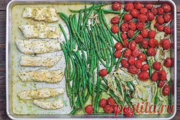 Белая рыба, запеченная с овощами