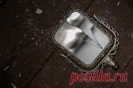 13 примет про разбитое зеркало / Мистика