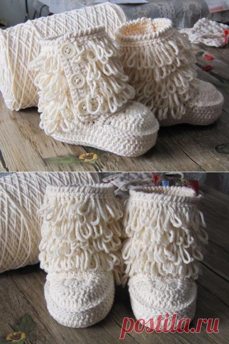 Вяжем детские мохнатые сапожки..