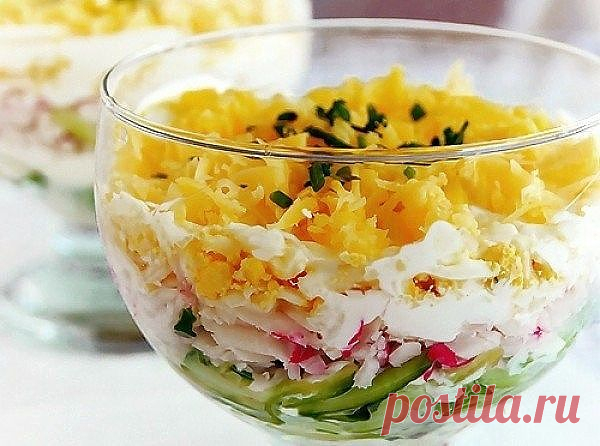 ЛЮБИМЫЕ САЛАТИКИ С КРАБОВЫМИ ПАЛОЧКАМИ: ТОП-10 РЕЦЕПТОВ 
Целая коллекция рецептов в копилку 

1. Салат 