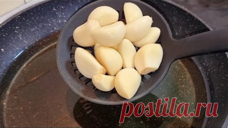 ПАПА НАУЧИЛ МЕНЯ ГОТОВИТЬ ТОЛЬКО ТАК❗ВКУСНЫЕ ЧЕМ ШАШЛЫК💯Если есть дома чеснок, приготовь этот рецепт и порадуй родных и близких.
Чеснок придает мясу особый вкус и аромат.
ПРИГОТОВЬ ПОМНИ КАК?