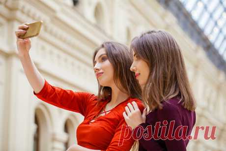 Ученые раскрыли влияние откровенных фото в Instagram на психику женщин. Женщины, которые проводят много времени в соцсетях, больше других склонны отправиться на процедуру в косметологическую клинику. Участницы эксперимента, которым показывали подборки самых сексуальных снимков моделей, оказались недовольны своим телом и положительно отнеслись к возможности записаться на процедуры.