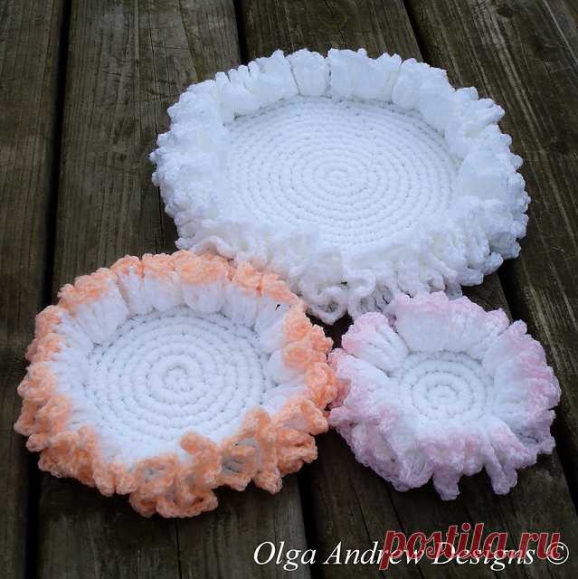 Ravelry: Christmas ruffle doilies 036 pattern by Olga Andrew