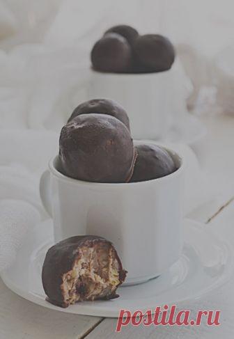 ОРЕХОВО-НУТОВОЕ ПРАЛИНЕ В ШОКОЛАДЕ Это замечательные во всех отношениях конфеты. С ними, конечно, придется повозиться, но они того стоят! Делать их совсем не сложно, главное приготовить загодя нут, ведь он главная составляющая пралине. А еще шоколад. Чем лучше будет шоколад, тем вкуснее получатся у вас конфеты. ОРЕХОВО-НУТОВОЕ…