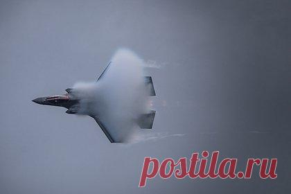 Военный рассказал об эффективности «франкенштейнов» из F-35. Сборка американских истребителей F-35 из двух разных самолетов — это обычная практика для военных. Однако такие машины могут быть эффективны не всегда, а лишь при определенных условиях, объяснил в разговоре с «Лентой.ру» военный эксперт, директор Музея войск ПВО Юрий Кнутов.
