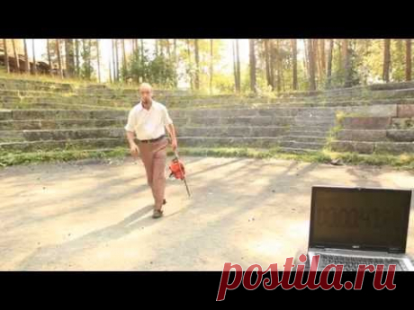 Рекорд в жонглировании: мяч, монета и работающая бензопила . - YouTube