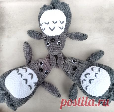 PDF Тоторо крючком. FREE crochet pattern; Аmigurumi toy patterns. Амигуруми схемы и описания на русском. Вязаные игрушки и поделки своими руками #amimore - плюшевый Тоторо из аниме &quot;Мой сосед Тоторо&quot;, большой Тоторо из плюшевой пряжи.