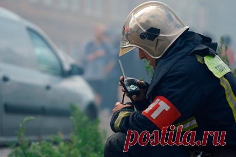 Сейф с уголовными делами загорелся в отделе полиции в Петербурге. Сейф с уголовными делами сгорел в отделе полиции в Петербурге. Об этом сообщает издание Baza в своем Telegram-канале. По информации издания, в отделе полиции по Красногвардейскому району во время пожара были уничтожены десять уголовных дел. Уточняется, что пожар начался около часу дня в кабинете на втором этаже.
