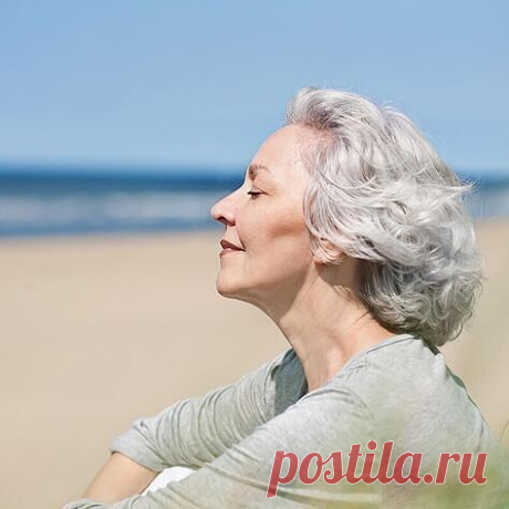 А жизнь пролетела как в небо ракета
И я не успела махнуть ей прощай.
Конечно в награду мне ранняя старость
Стоит у порога скорее встречай.