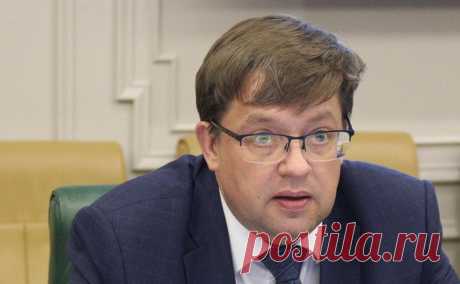 В Минпроме сменят главу департамента судостроительной промышленности. Глава департамента судостроения Минпрома Алексей Исачкин может перейти в администрацию президента, в управление экс-замминистра Виктора Евтухова. Его место может занять Сергей Абдыкеров из Объединенной судостроительной корпорации