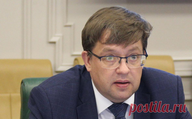 В Минпроме сменят главу департамента судостроительной промышленности. Глава департамента судостроения Минпрома Алексей Исачкин может перейти в администрацию президента, в управление экс-замминистра Виктора Евтухова. Его место может занять Сергей Абдыкеров из Объединенной судостроительной корпорации