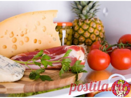 Продукты, которые нельзя хранить в холодильнике
1. Консервы, копчености, варенья. Эти продукты питания только занимают пространство, вечно не хватающего нам. 
2. Твердые овощи (картофель, морковь, лук) нужно хранить в пленке или пластиковой коробке, но никак не в холодильнике, где они быстрее испортятся.
3. Дыни и тыквы от хранения в холодильнике не становятся лучше.
4. Тропические фрукты, т.к. при низких температурах фрукты загнивают и выделяют вредные вещества. Лучше убирайте все свои цитр