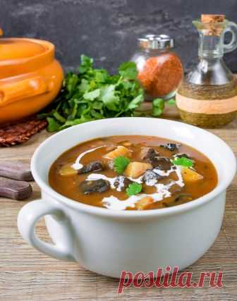 Венгерский грибной суп на Вкусном Блоге Уж каких только грибных супов я не ела, а сочетание лесных грибов и паприки в этом супе стало для меня чем-то новым. И знаете что? Это вкусно. Не могу сказать, что с шампиньонами получится настолько же хорошо, но с подберезовиками суп вышел шикарным 🙂 Белые и всякие подосиновики тоже подойдут.…