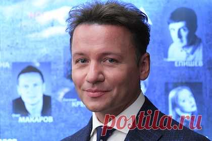 Телеведущий Александр Олешко объяснил давний отказ от московской прописки. Российский актер и телеведущий Александр Олешко объяснил, почему отказался от прописке в Москве, когда был женат на актрисе Ольге Беловой. Артист поделился подробностями давней истории с «Московским комсомольцем». После расторжения брака актер некоторое время жил в съемных квартирах.