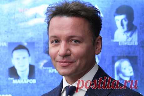 Телеведущий Александр Олешко объяснил давний отказ от московской прописки. Российский актер и телеведущий Александр Олешко объяснил, почему отказался от прописке в Москве, когда был женат на актрисе Ольге Беловой. Артист поделился подробностями давней истории с «Московским комсомольцем». После расторжения брака актер некоторое время жил в съемных квартирах.