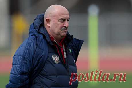 Черчесов отреагировал на автогол Кудряшова в матче с Хорватией. Автогол защитника сборной России Федора Кудряшова в игре квалификации чемпионата мира 2022 года против Хорватии был случайностью. Так на произошедшее отреагировал бывший главный тренер национальной команды Станислав Черчесов. Специалист также отметил, что не звонил игроку после матча.