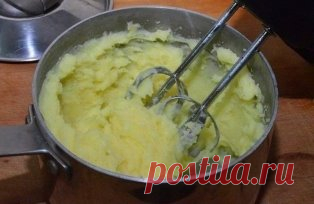 8 советов хозяйкам для приготовления вкусного картофеля
1. Отварной картофель будет вкуснее, если добавить в воду 3–4 зубчика чеснока, луковицу или немного укропа.
2. Картофель быстрее сварится, если в воду добавить ложку маргарина.
3. Чтобы на старом картофеле при варке не появились синие пятна, в воду нужно добавить немного уксуса.
4. Молодой картофель легко очистится, если предварительно опустить его в холодную воду.
5. Картофель жарят на предварительно разогретой сковороде и сильном огн