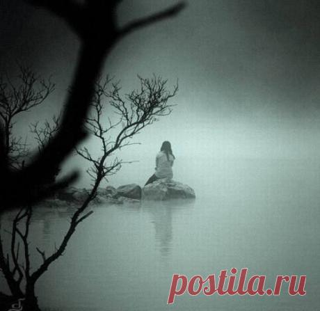 В жизни я слышала многое - клятвы, обещания, комплименты, но лучшее, что я слышала - тишина. В ней нет лжи.