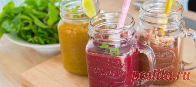 Рецепты смузи: ягодный с клубникой; с персиком и абрикосом; шоколадный