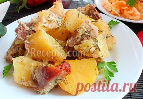 Мясо с картошкой, запеченное в рукаве Мясо с картошкой, запеченное в рукаве готовится очень просто, и подготовка продуктов занимает минимум времени. Мясо, приготовленное по этому рецепту, получается очень мягким и сочным, а картофель - ароматным.