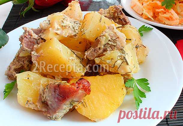 Мясо с картошкой, запеченное в рукаве Мясо с картошкой, запеченное в рукаве готовится очень просто, и подготовка продуктов занимает минимум времени. Мясо, приготовленное по этому рецепту, получается очень мягким и сочным, а картофель - ароматным.