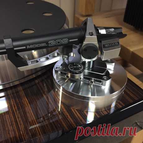 Acoustic Signature Double-X Turntable with SME Arm.