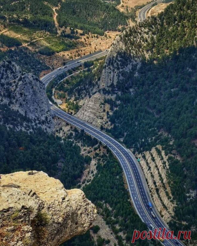 Կիլիկիայի դարպասները 💔
Ասում են... այսպես էլ ապրում ենք:☺Բարի լույս

Բանականությունը միշտ չնչին է զգացմունքի մոտ․ առաջինը բնականորեն սահմանափակ է, ինչպես այն ամենը, ինչ դրական է, իսկ մյուսն անհուն է: Տրամաբանել այնտեղ, ուր հարկավոր է զգալ, հատուկ է սլացում չունեցող հոգիներին:
Օնորե դը Բալզակ «Երեսնամյա կինը»