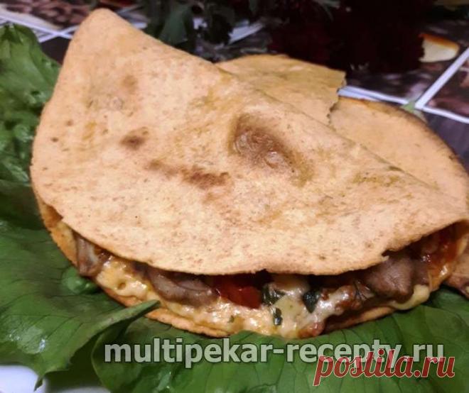 Кесадилья с грибами и омлет в мультипекаре Redmond
