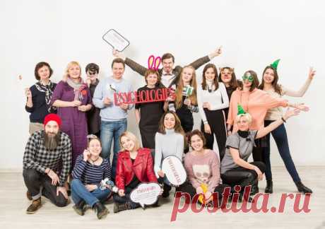 Дорогие подписчики! Вы часто пишете нам, что было бы интересно посмотреть на тех, кто делает проект. И вот, в преддверии Нового года, мы снимаем маски, чтобы поздравить вас. Пусть новый год принесет в вашу жизнь приключения со знаком «плюс». Спасибо, что вы с нами). Ваша редакция Psy. Бренд-директор Артем Амелин Бренд-менеджер Анна Мотылькова Директор по рекламе: Ирина Василенко Сайт: Главный редактор: Дина Бабаева Редакторы: Юлия Тарасенко, Полина Архипова Журнал: Главный редактор: Наталья…