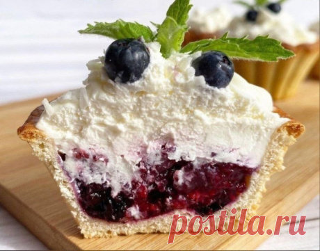 Корзиночки с ягодной начинкой

Песочная основа, сочная начинка и нежный крем
Из этих ингредиентов у меня получилось 12 шт.

КБЖУ на 1 корзиночку
130/3/8/11

Рецепт
Корзиночки:
Яйца - 2 шт
Детское яблочное пюре - 80 г
Масло растительное/ оливковое - 2 ст.л.
Мука (у меня рисовая + кокосовая) - 90-100 г
Подсластитель, щепотка соли
Сода - 1/4 ч.л.

Крем:
Сливки 33-35% - 200 г
Подсластитель, ванилин

Начинка:
Ягоды - 200 г
Вода - 50 мл
Крахмал кукурузный - 1 ст.л.

 Приготовлен...