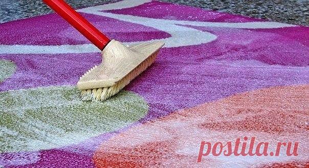 КОВРЫ - ЧИСТИМ, МОЕМ !!! **Дешевое средство, тара с распылителем: сода 1сл, уксус 1/3ст, гор/вода, не доходя 5см до края тары, стир/порошок 1сл. *Распыляй, и чисти -это очень легко!