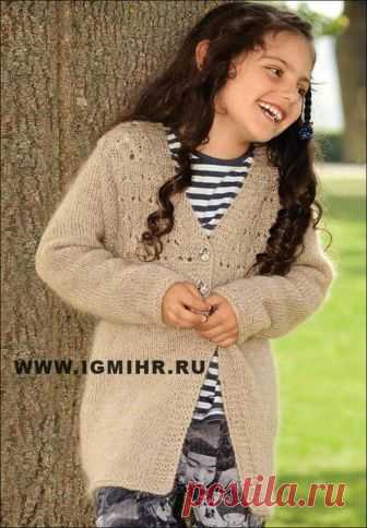 Теплый и мягкий жакет бежевого цвета для девочки 6-12 лет. Спицы