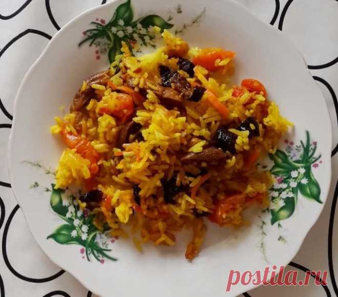 Сладкий плов в мультиварке с сухофруктами, изюмом